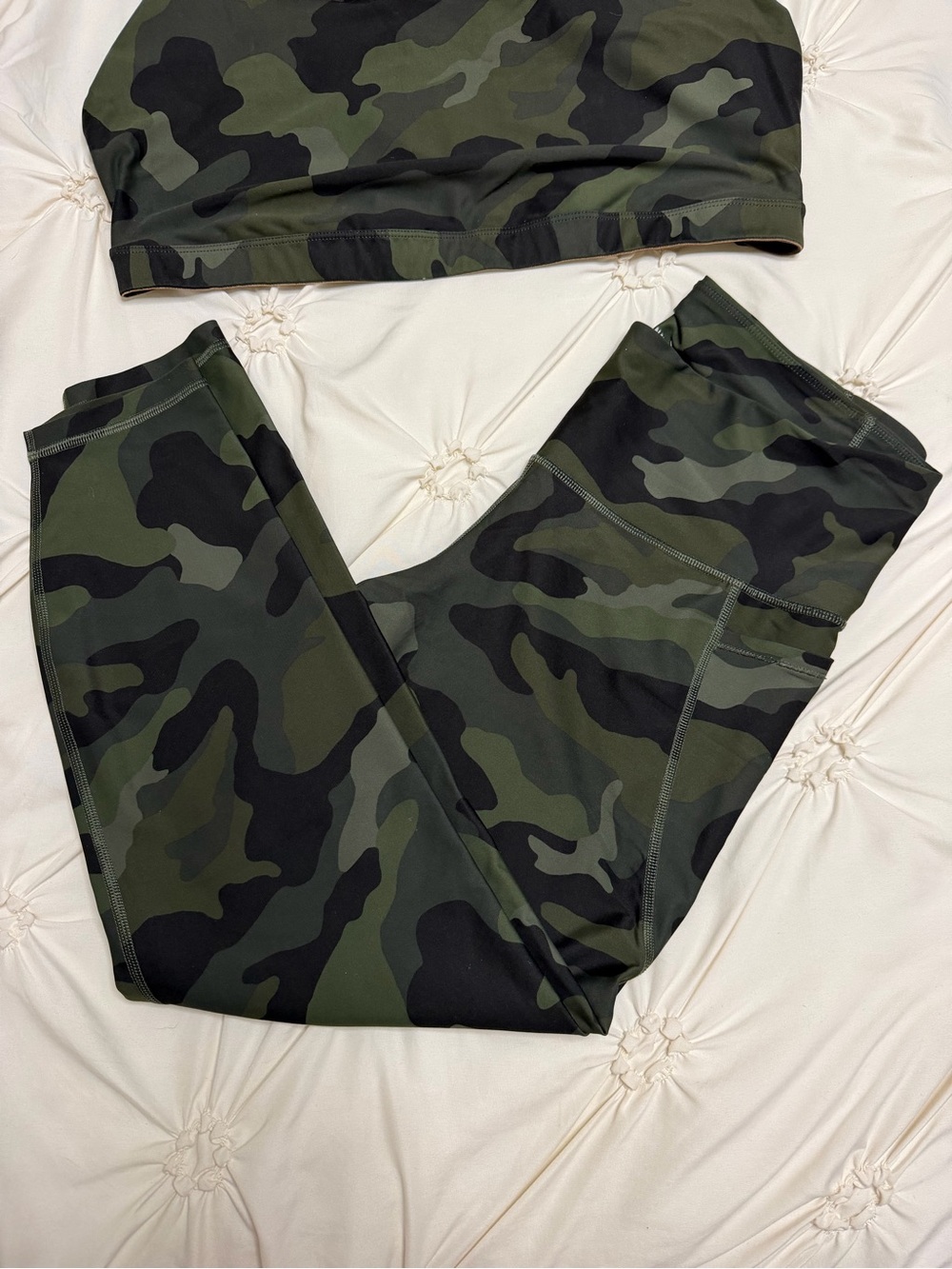 Old Navy Dark Green Camo High-Waist Leggings